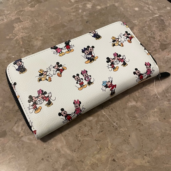 Minnie Mouse Disney Brand Wallet - NWT. - Picture 7 of 10